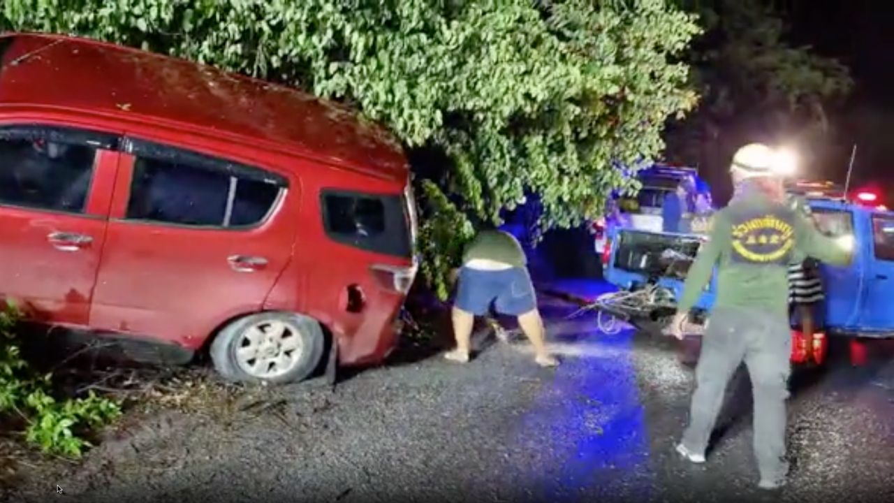 SUV 在山脚失控相撞，发现车内藏有320万粒摇头丸，司机下落不明