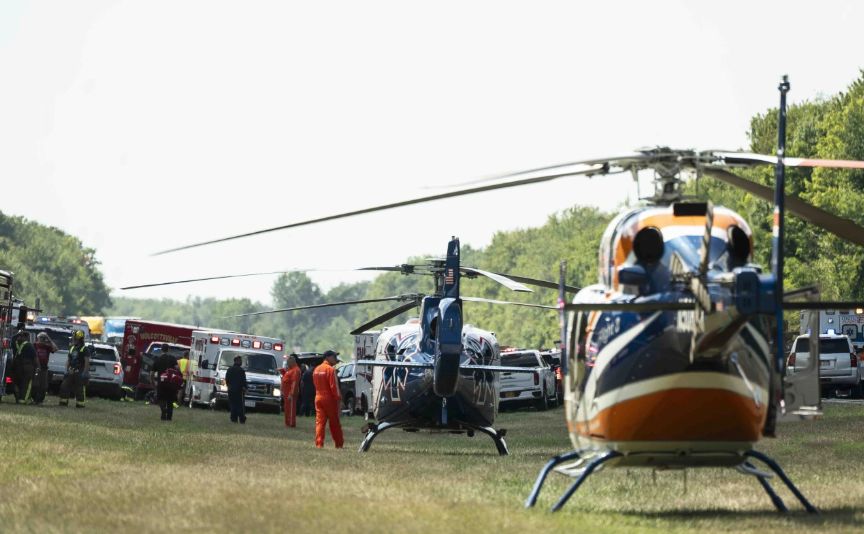 旅游巴士在纽约翻车，造成5人死亡，多人受伤