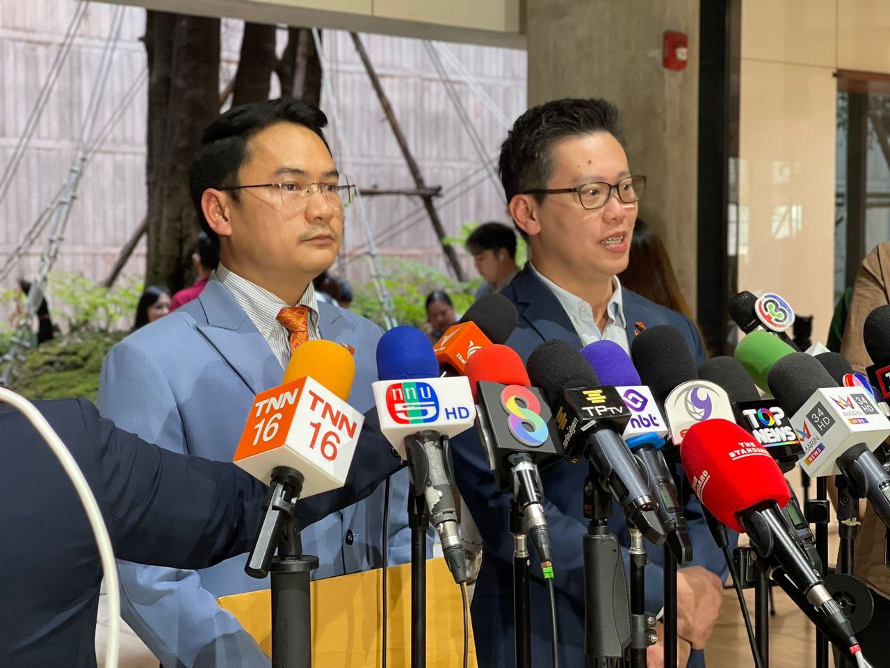 两名人民党议员详细说明被女子用1000万购票的时间线 尚未明确是哪一党的成员