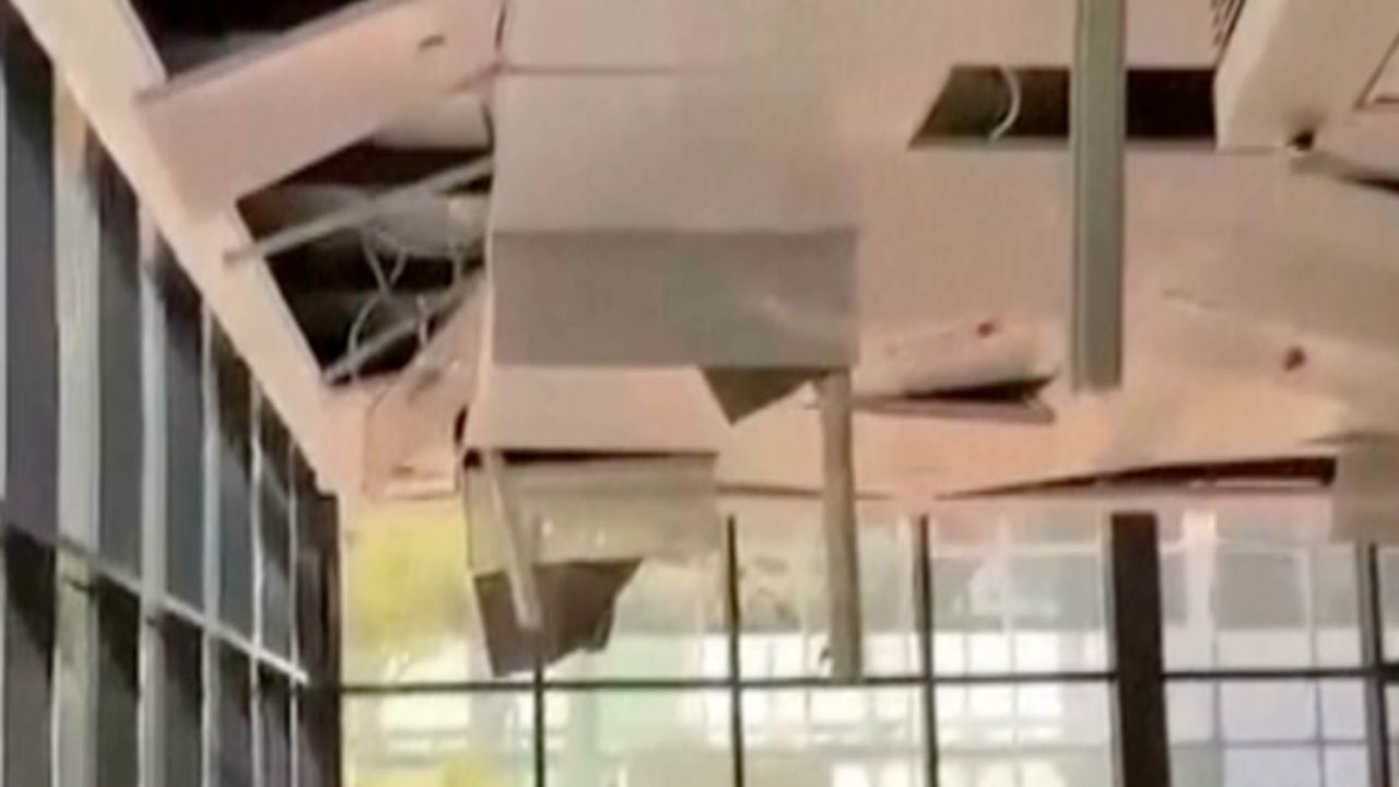 以色列机场遭无人机袭击，空域关闭航班取消