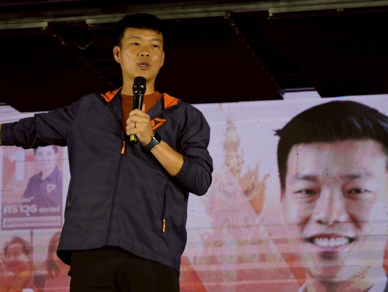 “腾-纳通”呼吁清莱人民选择人民党候选人团队，承诺将帮助恢复城市