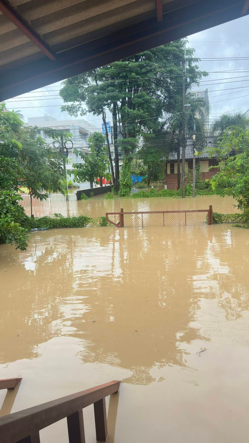 泰国铁路局暂停南部线16列火车，并暂时更改终点站，自11月24日起生效