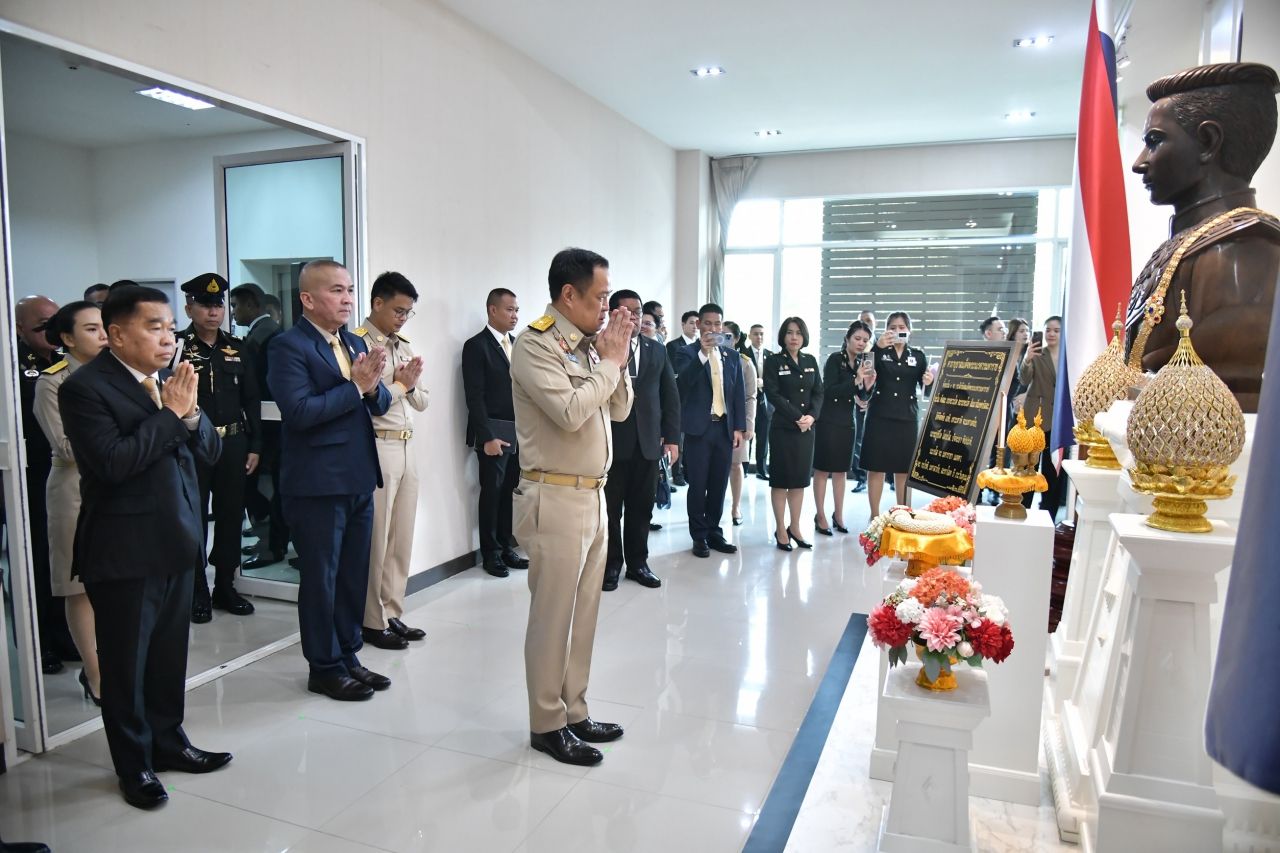 总理召集安全部门开会，首度召开国安会议，讨论架构与人力配置