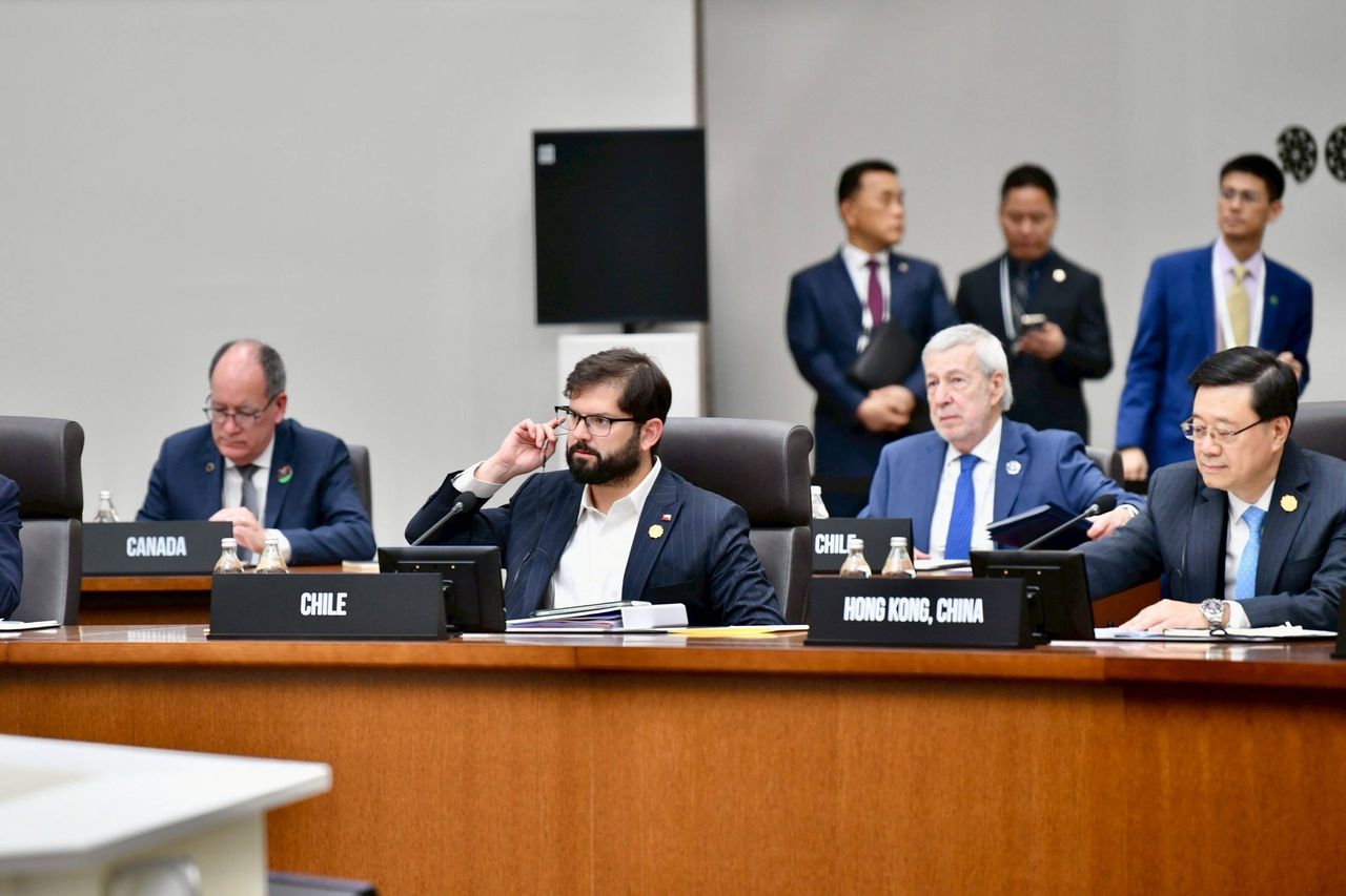 总理强调亚太经合组织平台，加速解决网络诈骗，提升泰国成为AI领域的领军者以适应数字化时代