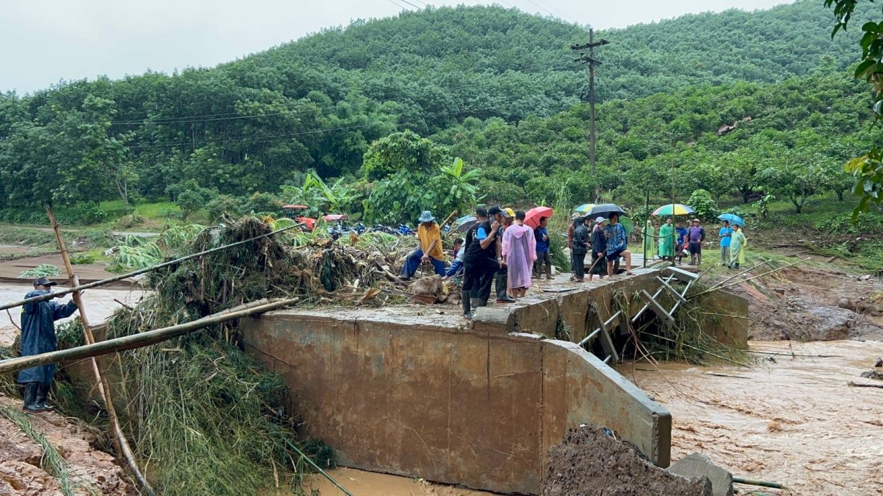 清莱府洪水侵袭五区，水位开始下降，官员全力救援
