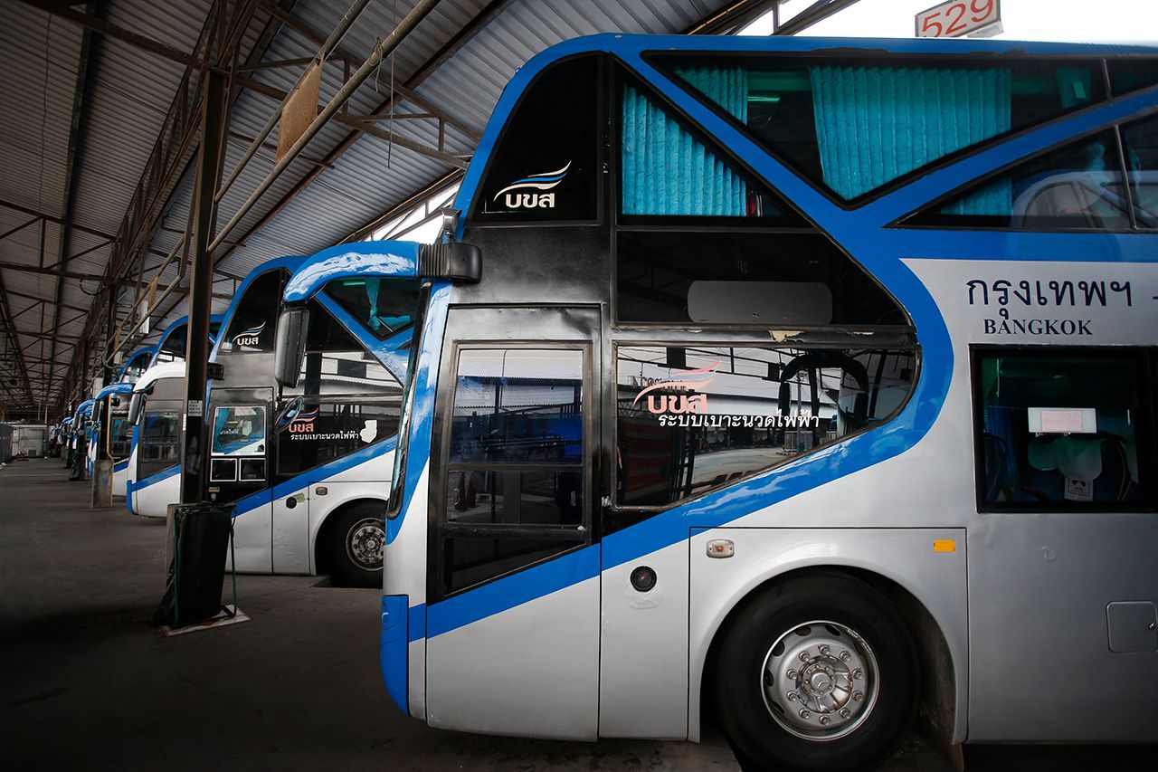 运输公司每天安排5000趟次车辆 增派1200辆车应对新年乘客出行