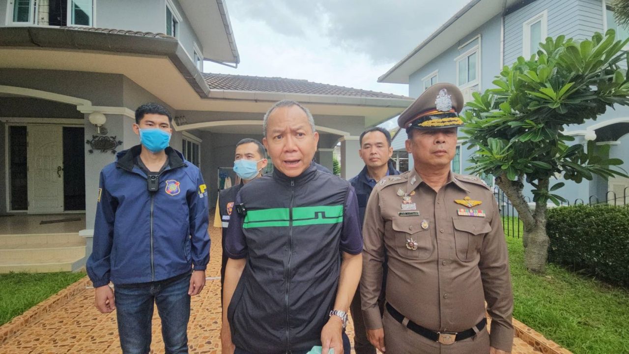 泰国第五区指挥官带队突袭豪宅 逮捕两名租房经营赌博网站的中国管理员