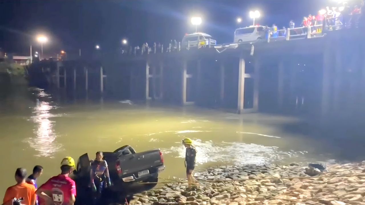 悲剧：农业学者第一天上任不熟悉道路，驾驶皮卡掉桥身亡