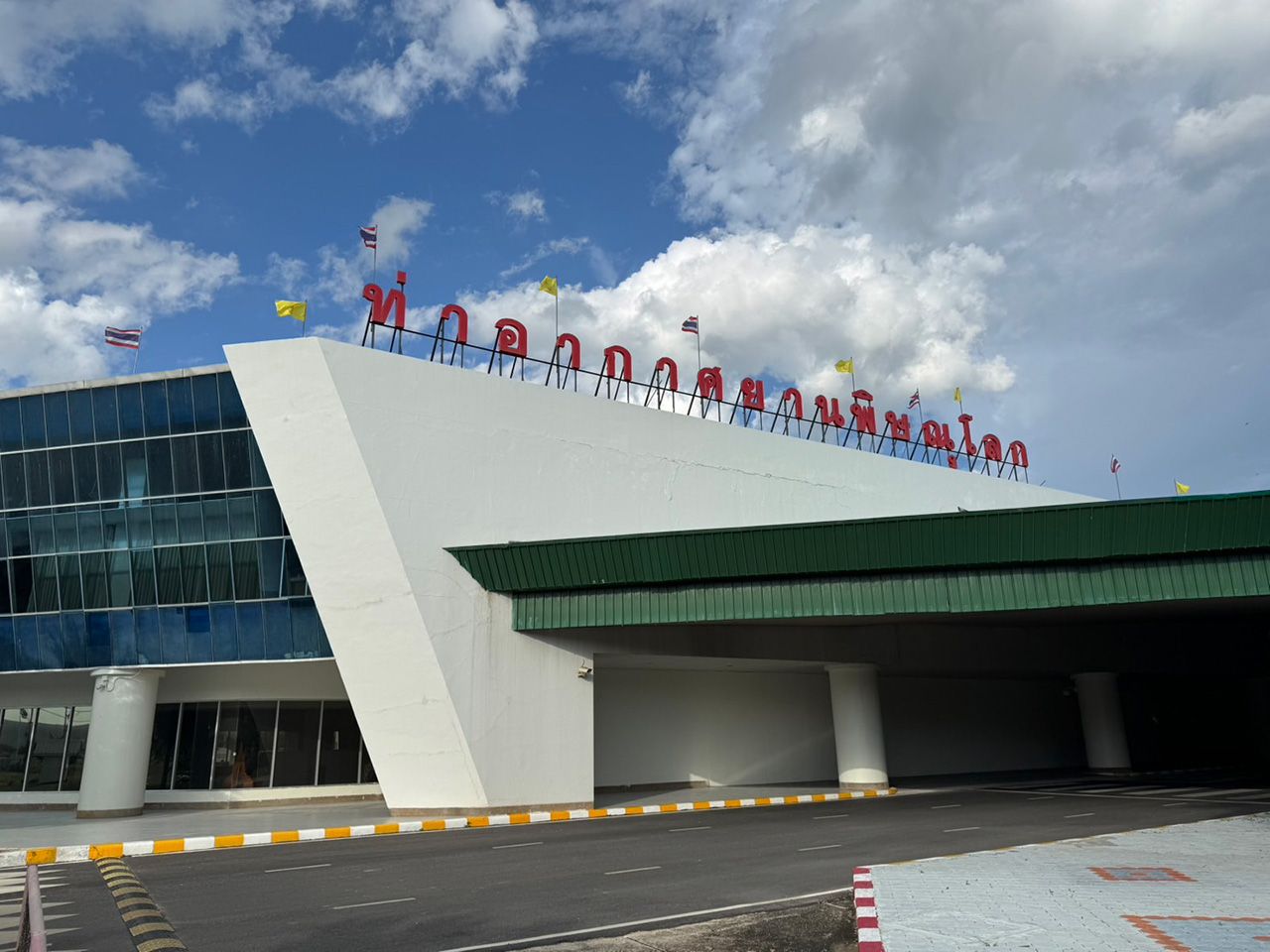 “玛莉卡”严令民航部门监控禁止在机场附近飞行无人机以确保航空安全