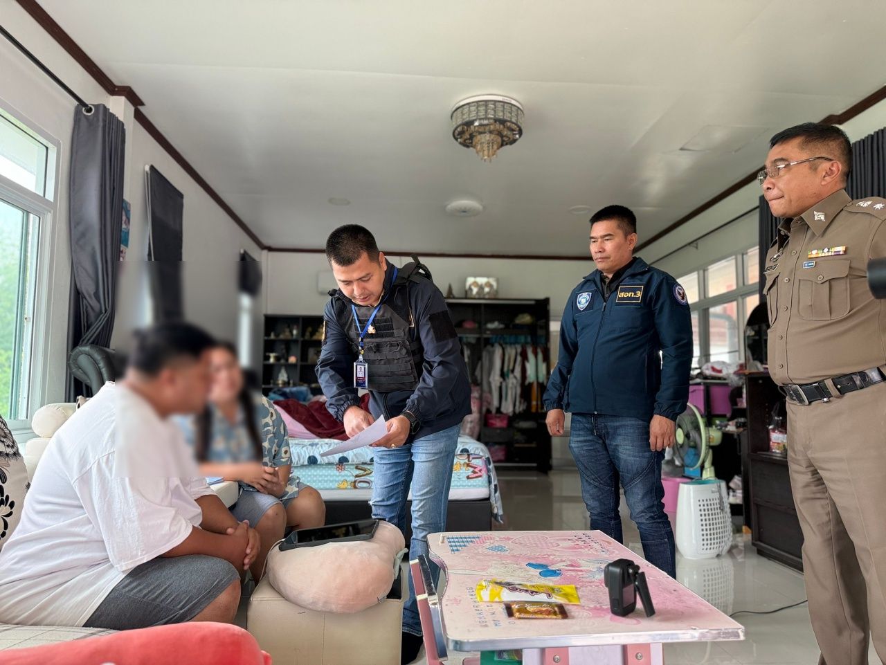 网络警察逮捕两夫妇非法在线销售枪支，已进行5年以上