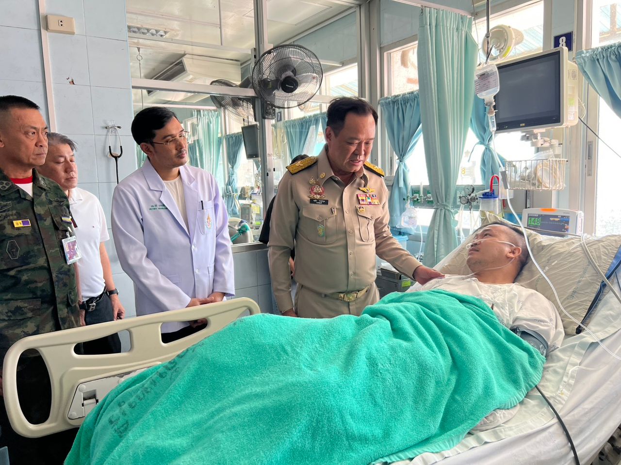 “阿努廷”急飞探望因踩雷失去腿的第八位士兵，警告柬埔寨不要逃避责任