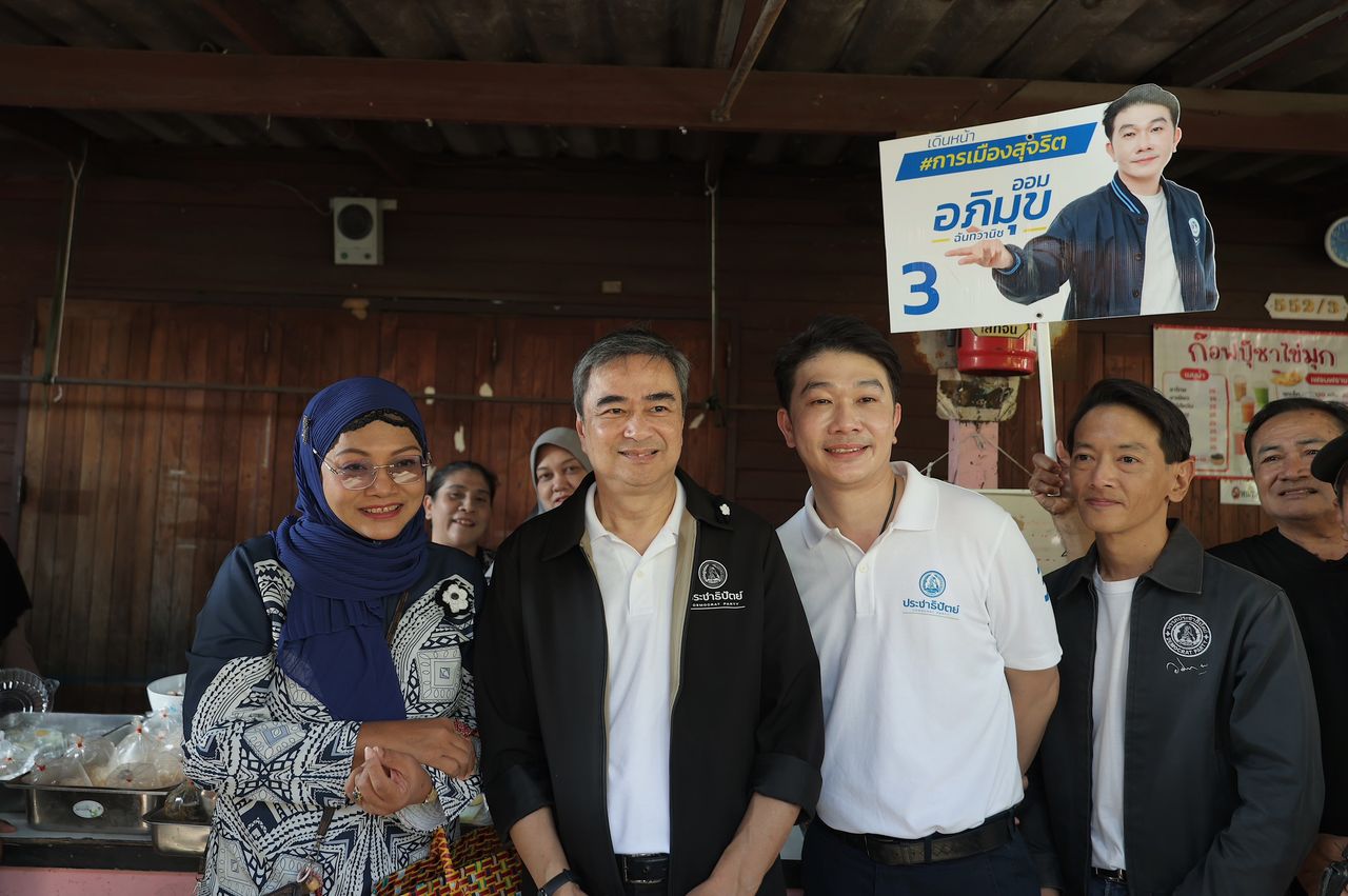 “阿披实” 感谢宋卡的民调结果,希望在曼谷第三区树立“4阿披”旗帜,曾赢得胜利