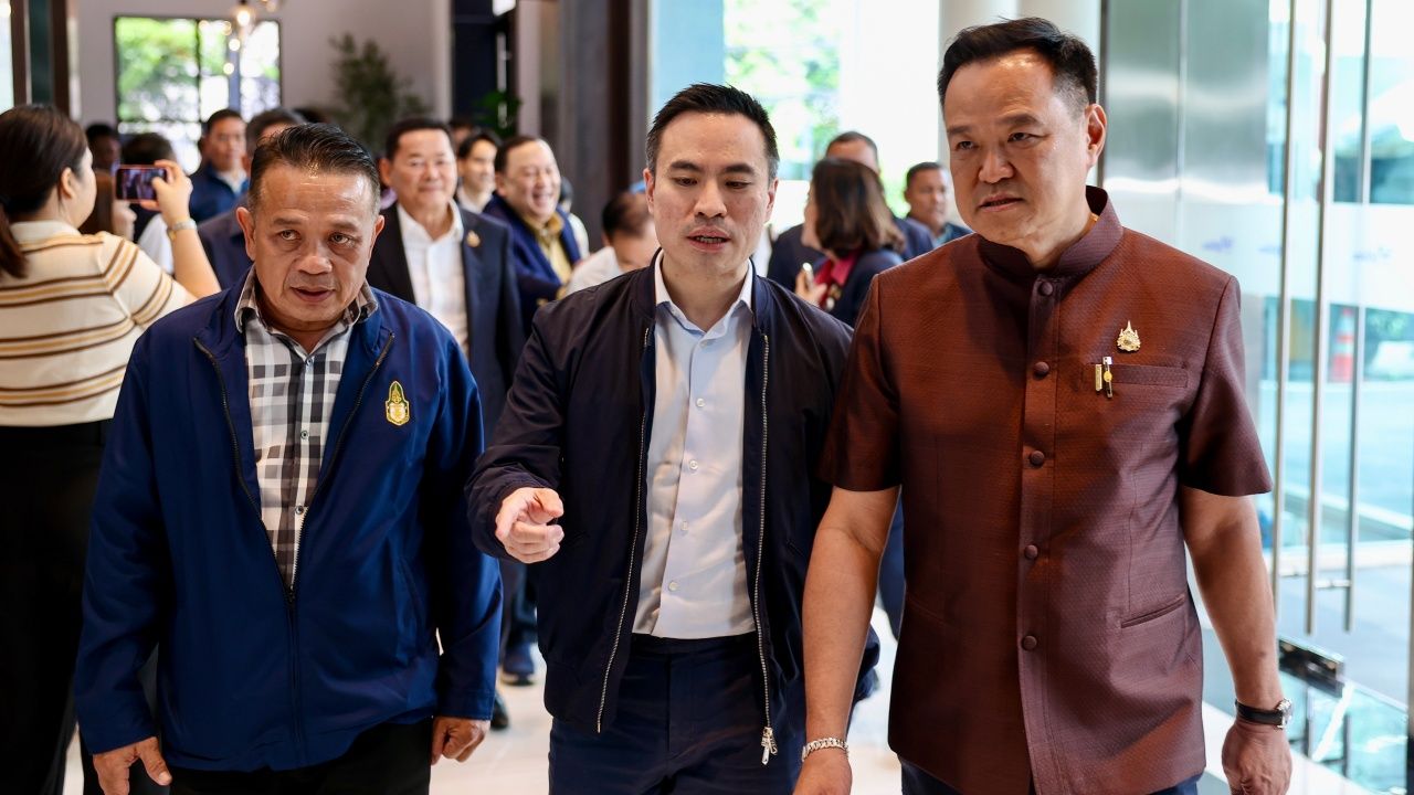 “为泰党迎来高潮多位前议员纷纷加入，埃卡诺特”带领议员表示加入意愿