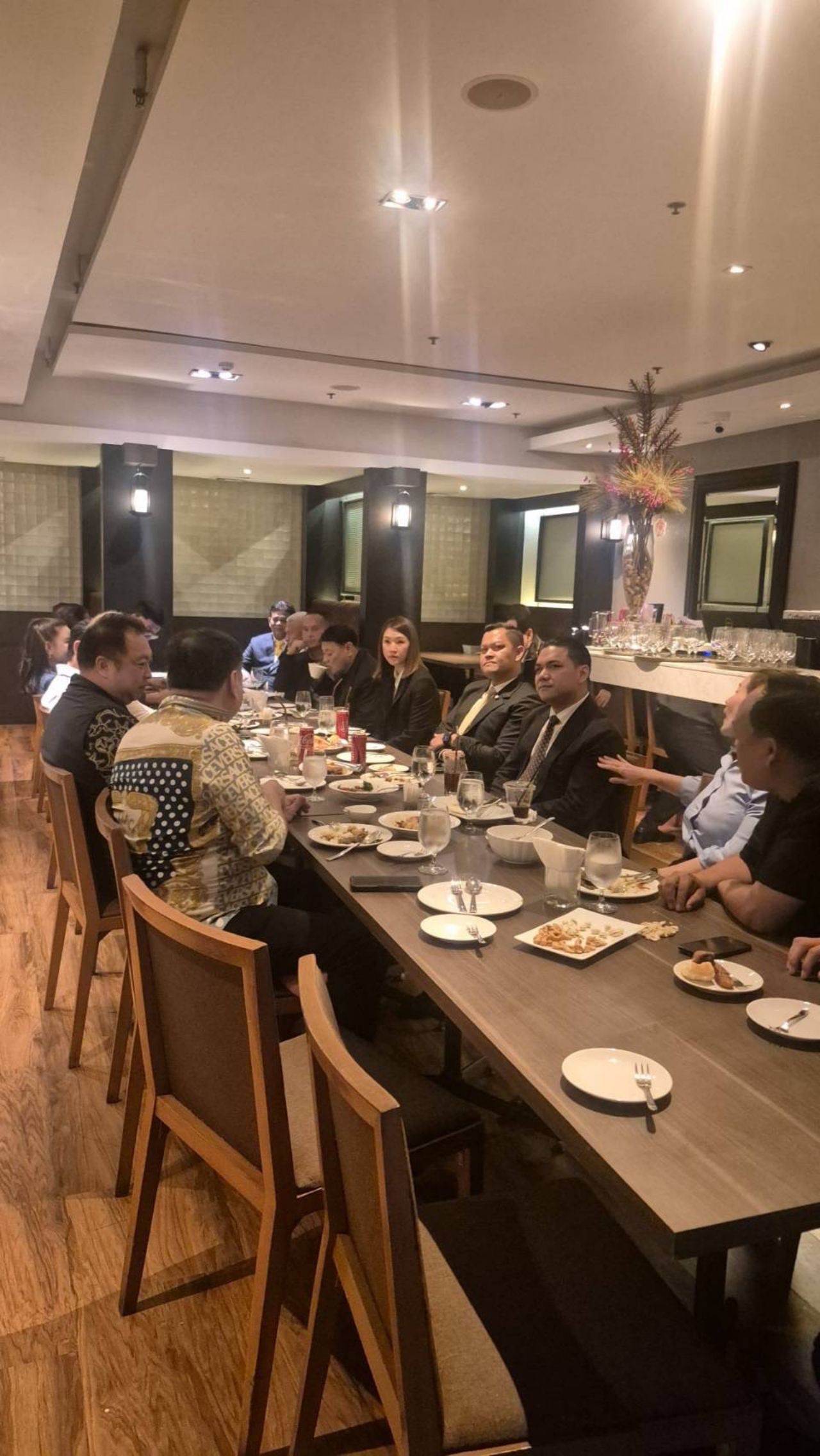 “苏查特” 约会泰国团结党议员用餐，密切关注是否转投“新机会党”