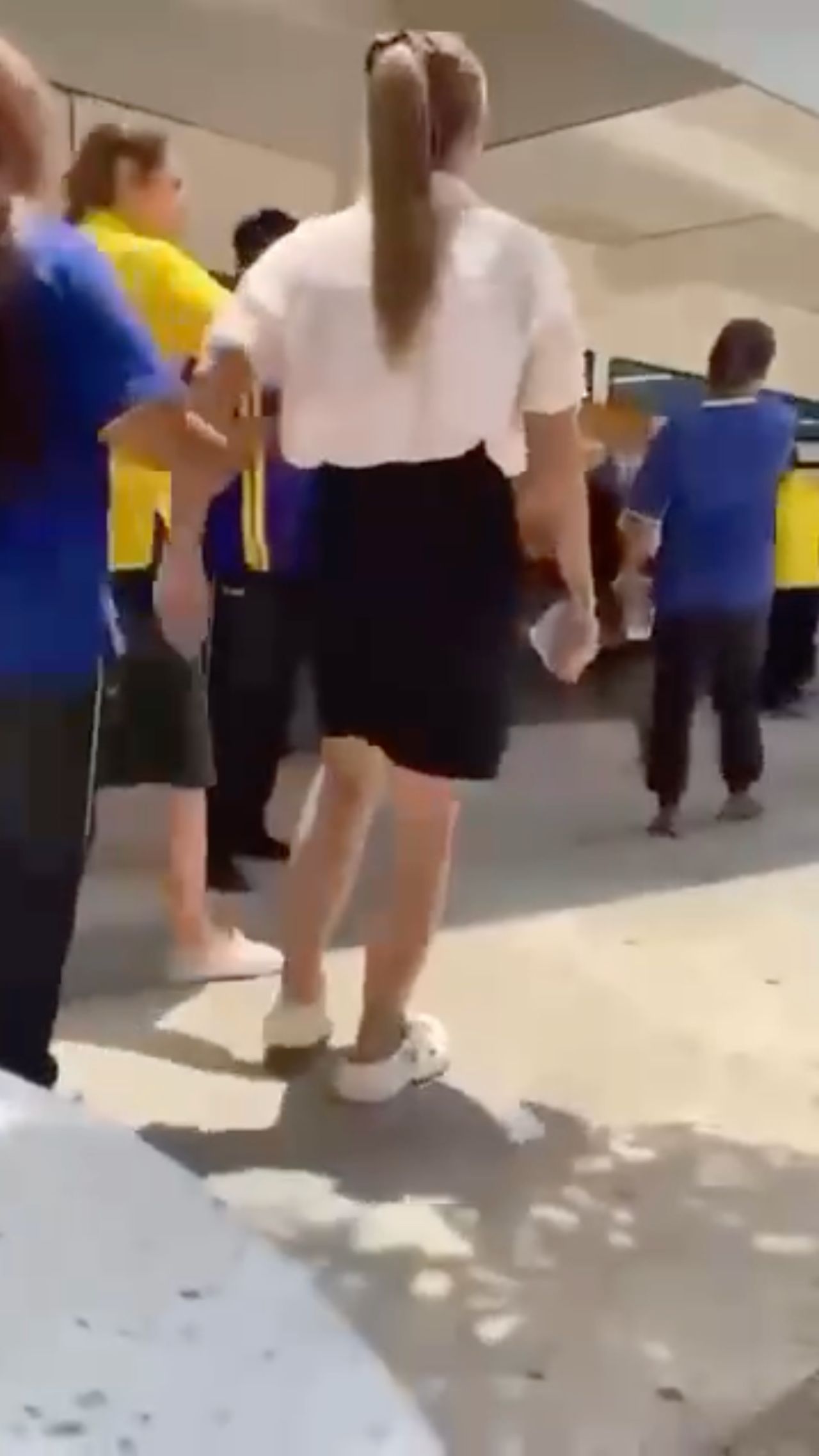 教师因让学生饮烟水而感到后悔：起初是出于好意