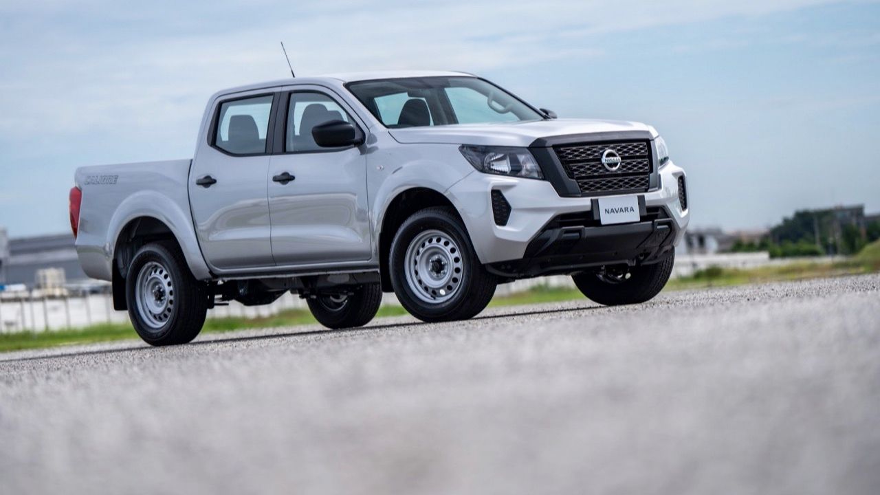 Nissan Navara Calibre SL：轮毂盖却有190马力，同级别高车身四门车型如何？