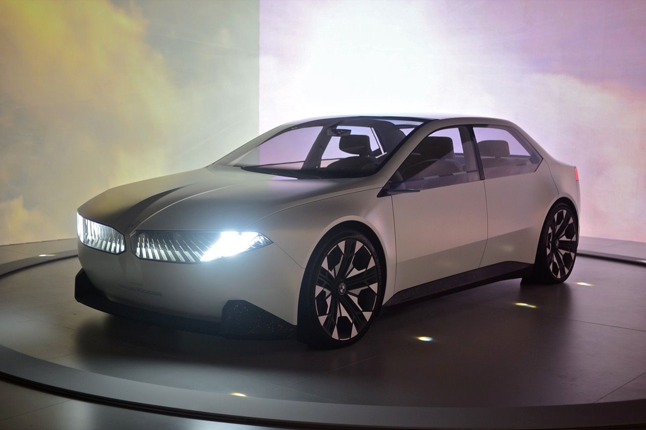 进入泰国展示高科技 BMW Vision Neue Klasse 概念车于中央大使馆