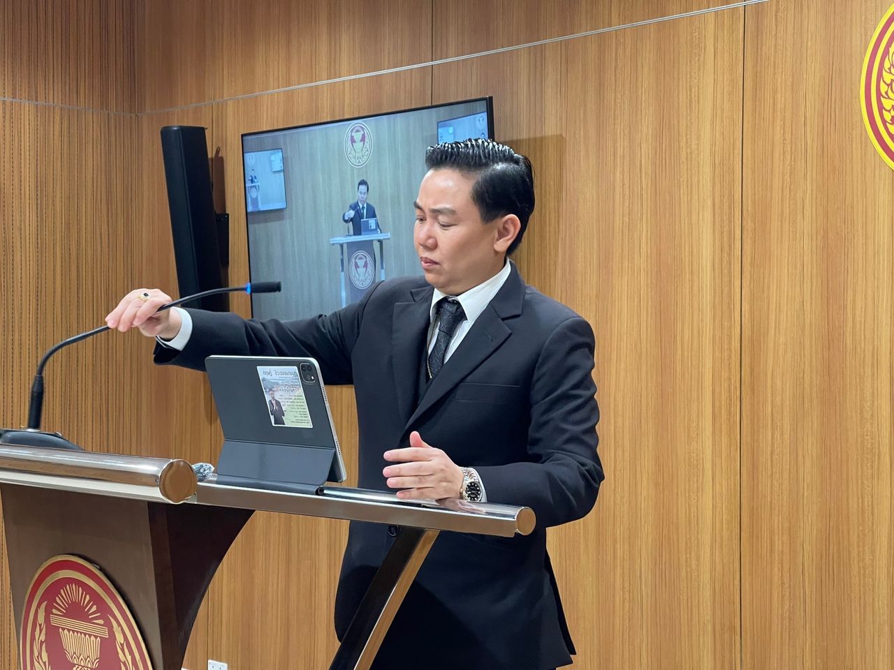 “议员Krit”宣布决裂问题 结束人民党角色 否认是叛徒 透露选择勇气道德党的原因（视频）