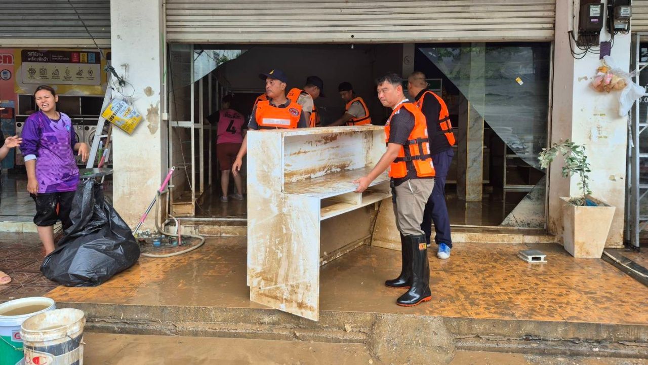 2,000 名志愿者在“大叻”展开房屋物资修复行动 - 洪水退去后