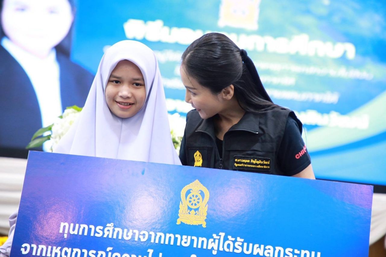 “部长奈灵文”赴耶拉省听取教师问题 推动午餐预算 增加行政人员 减轻教师负担