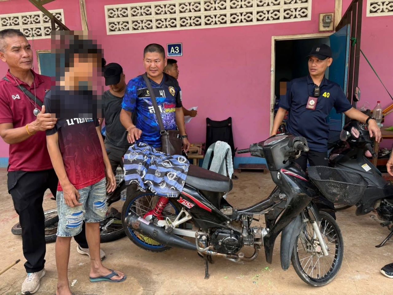 警方逮捕青少年团伙，偷偷拆卸警局处置的摩托车部件，仅用1小时