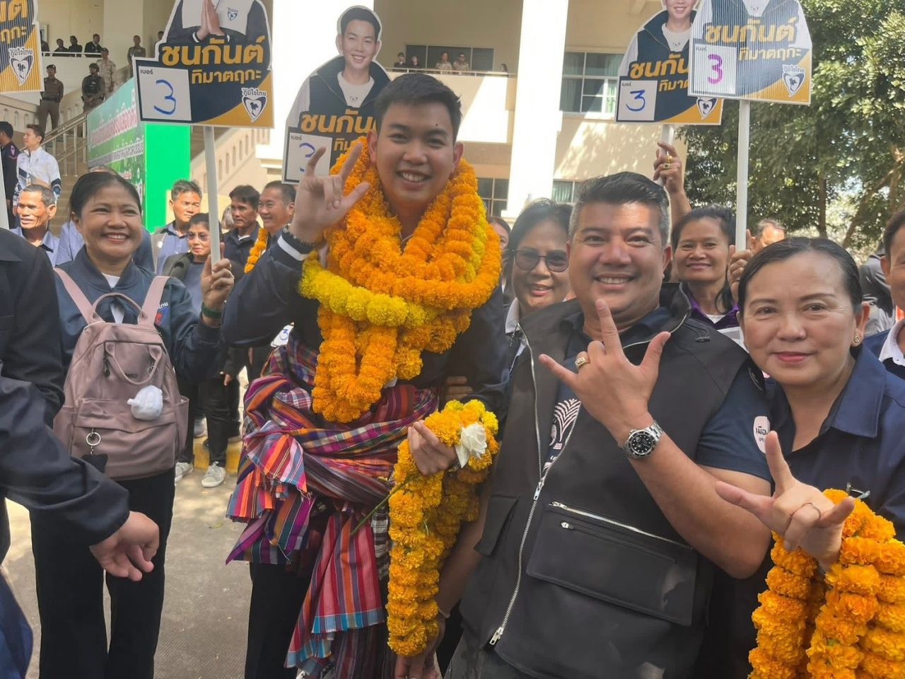 “索潘”相信泰国自豪党能获近200席，为泰党派“迈·苏卡迪查”参选武里南议员