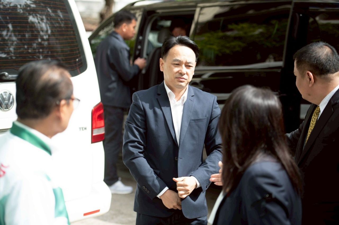 人民力量党推出前泰国自豪党“背叛”议员,举家加入“比格庞”