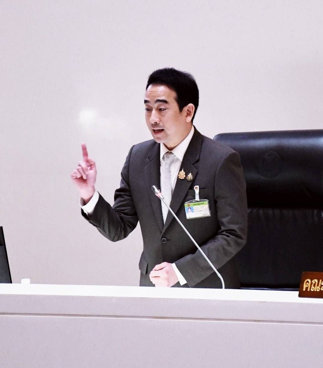议会通过《养老彩券法案》，在“英克”管理下会议气氛热烈