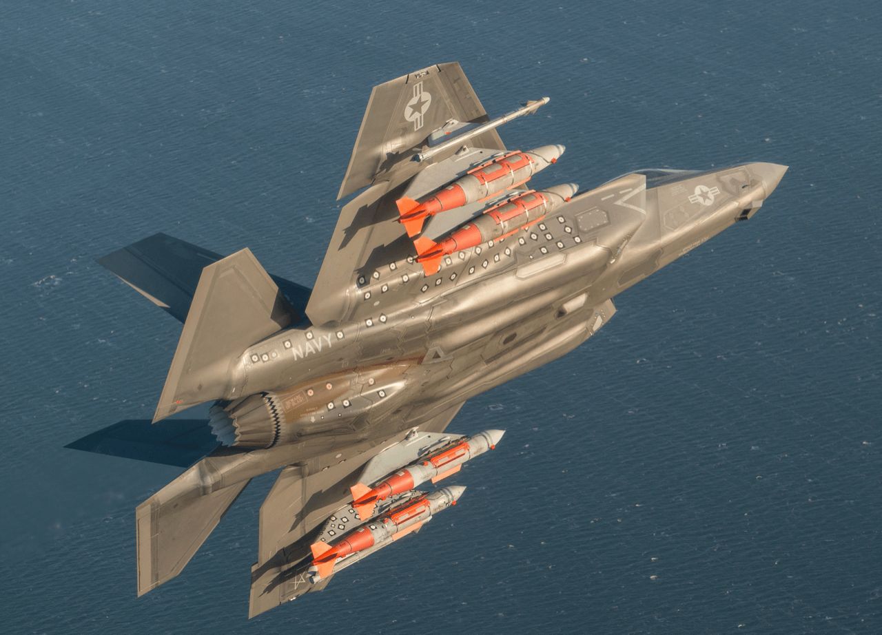 首次出现满意，8起坠机让人质疑：洛克希德马丁F-35 A闪电II