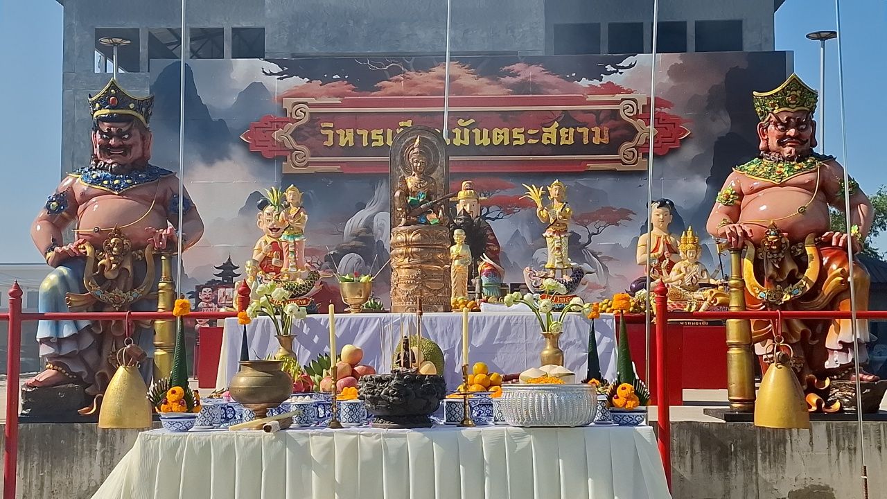 “阿克 拉撒” 举行破脸仪式,弟子们齐心协力为泰国士兵送去鼓励与物资