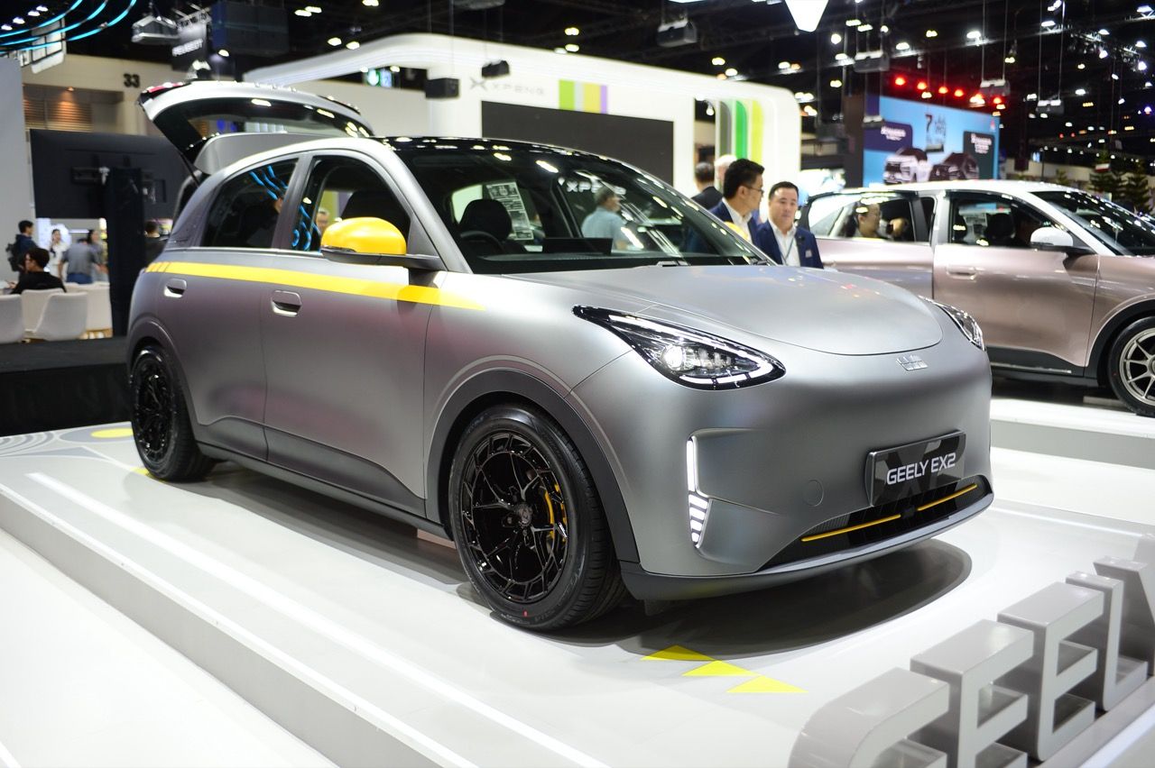 GEELY EX2 小型电动汽车 在车展中订单突破1000辆