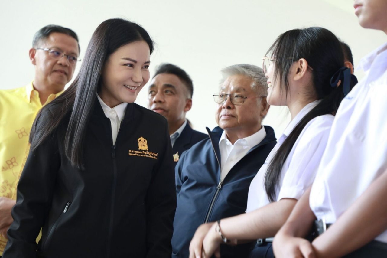 “纳瑞蒙”赴素叻推进教师评估标准改革，坚定争取增加师资力量