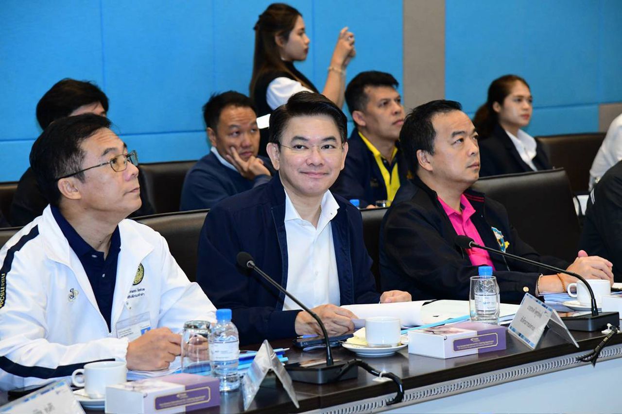 “พิพัฒน์” 在普吉开展工作，紧急解决交通拥堵，提升公共交通和机场连接