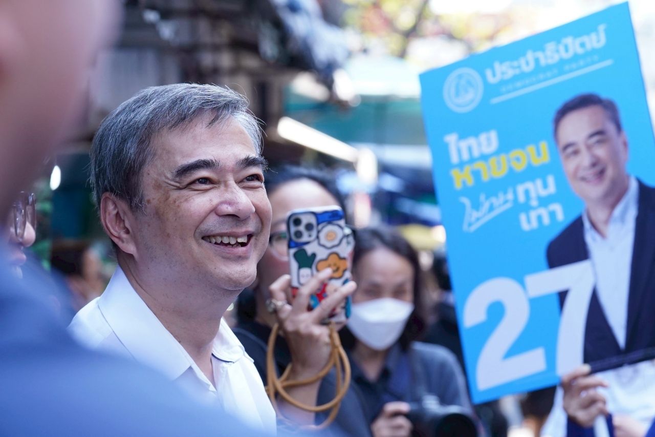 “阿披实”带领民主党竞选，欣慰于曼谷市民寄予希望推动廉政政治