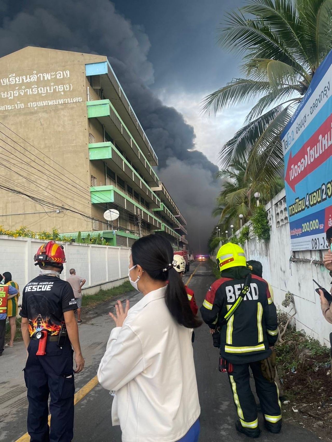 “提拉特”紧急查看拉甲邦55号仓库火灾现场，呼吁民众避开事故区域