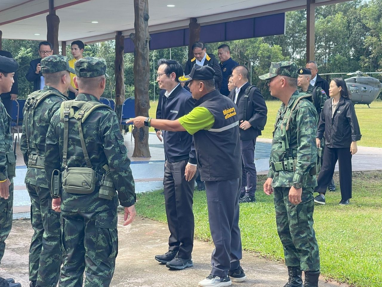 “阿杜尔将军”要求不要相信推翻柬埔寨人会导致事件升级-“阿塔彭”视察被炸加油站