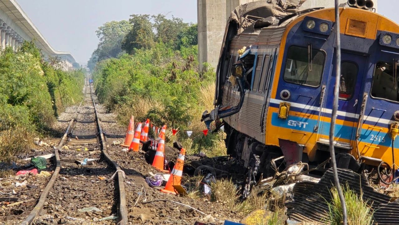 成立专案组调查起重机砸中火车事件 “呵叻府警长” 紧张询问 “工程师” 负责中泰高铁项目