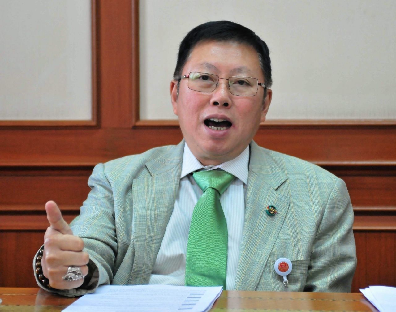 揭示巴王·乌汶罗的历史：法律事务副总理助理