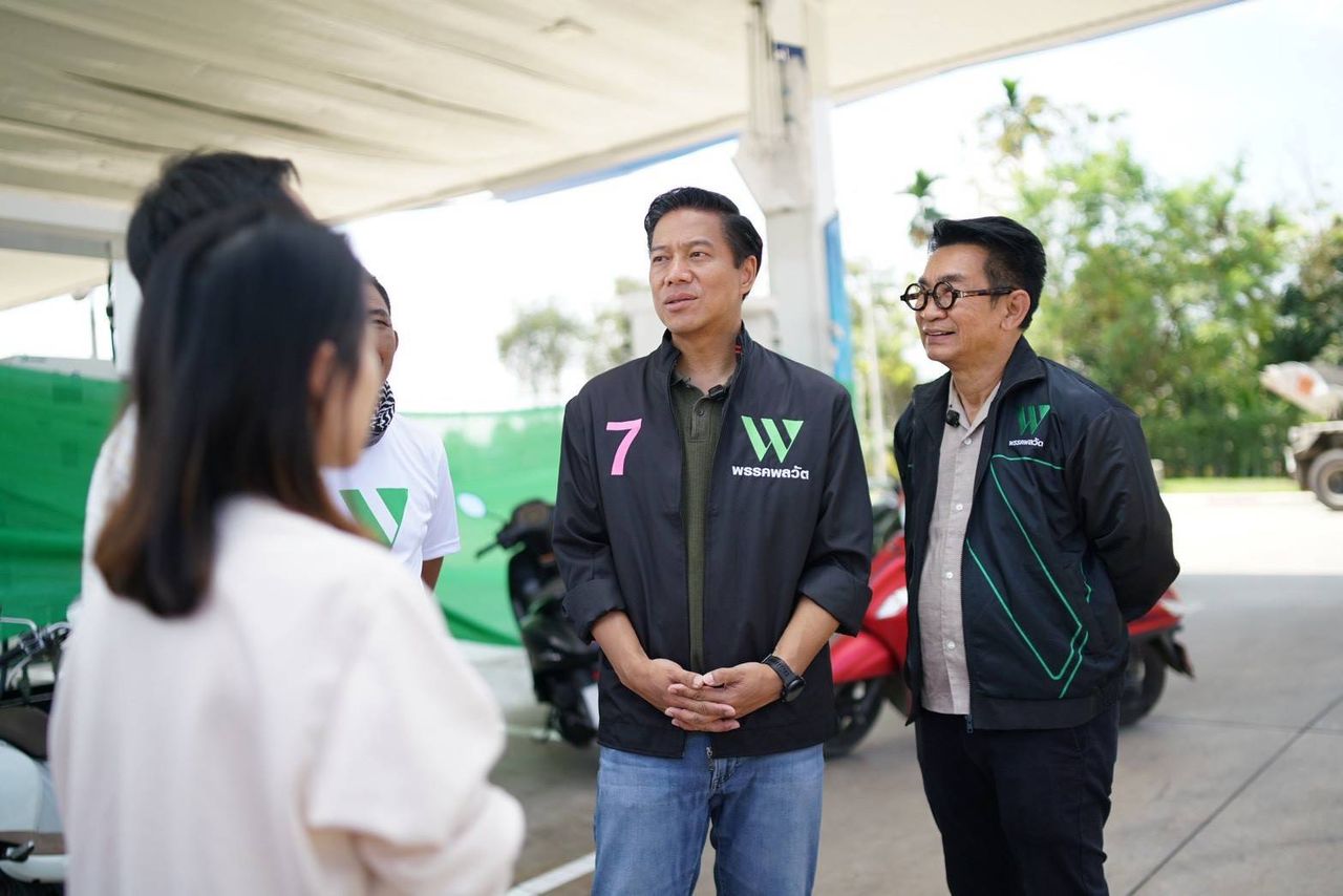 “甘维”带领动力党团队在素艾哥洛市场拉票，指出和平是恢复南部边境经济的关键