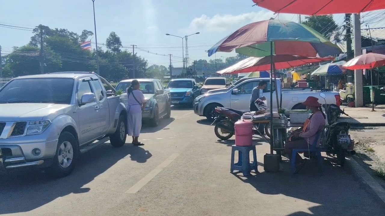 通农贸市场商贩陆续重新开店，但仍担心再度爆发冲突