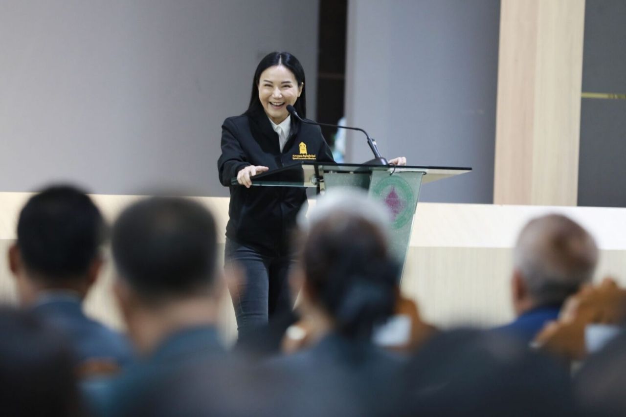“纳瑞蒙”赴素叻推进教师评估标准改革，坚定争取增加师资力量