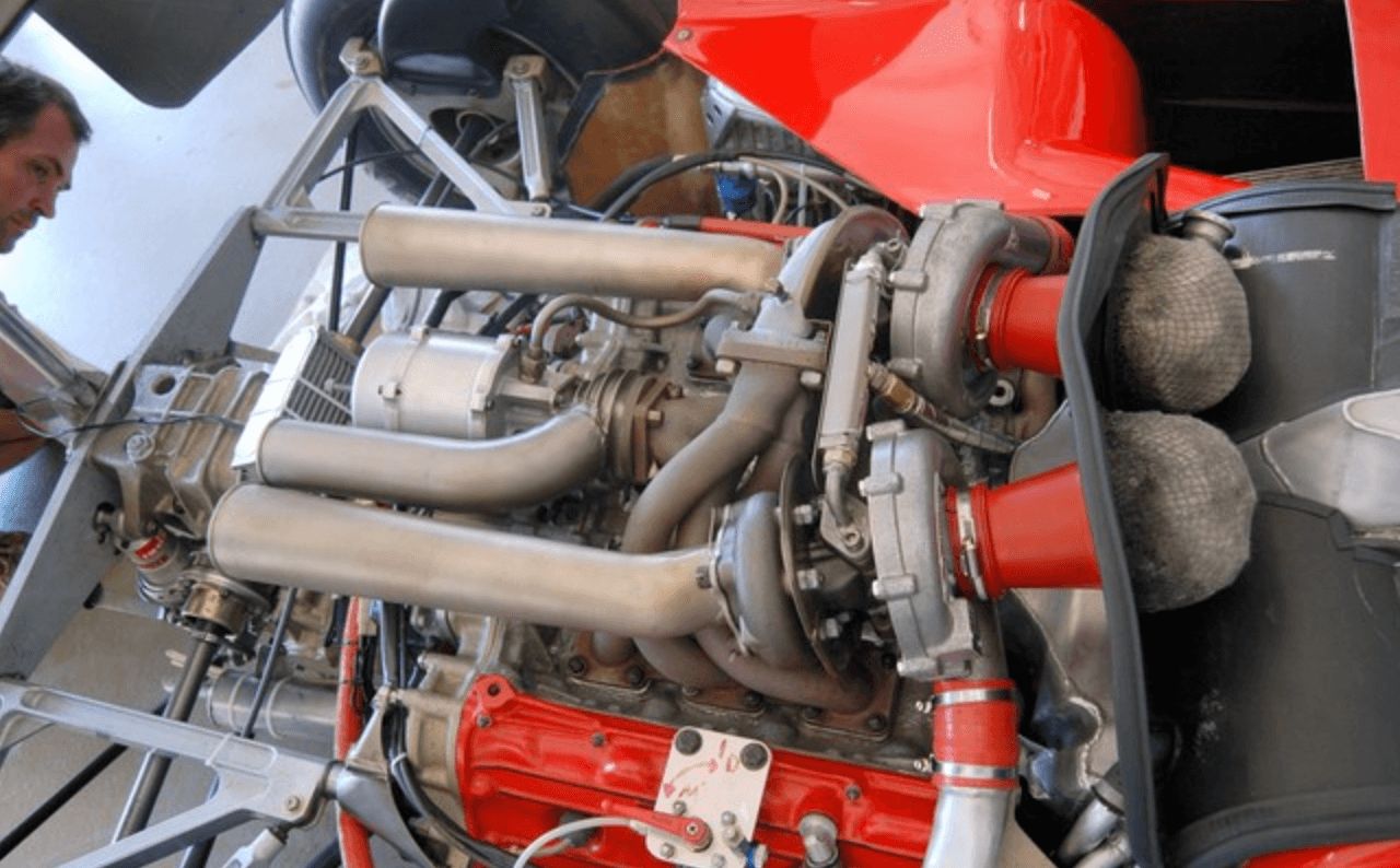 疯狂性能的双涡轮在Ferrari 126 CK Gilles Villeneuve的车中