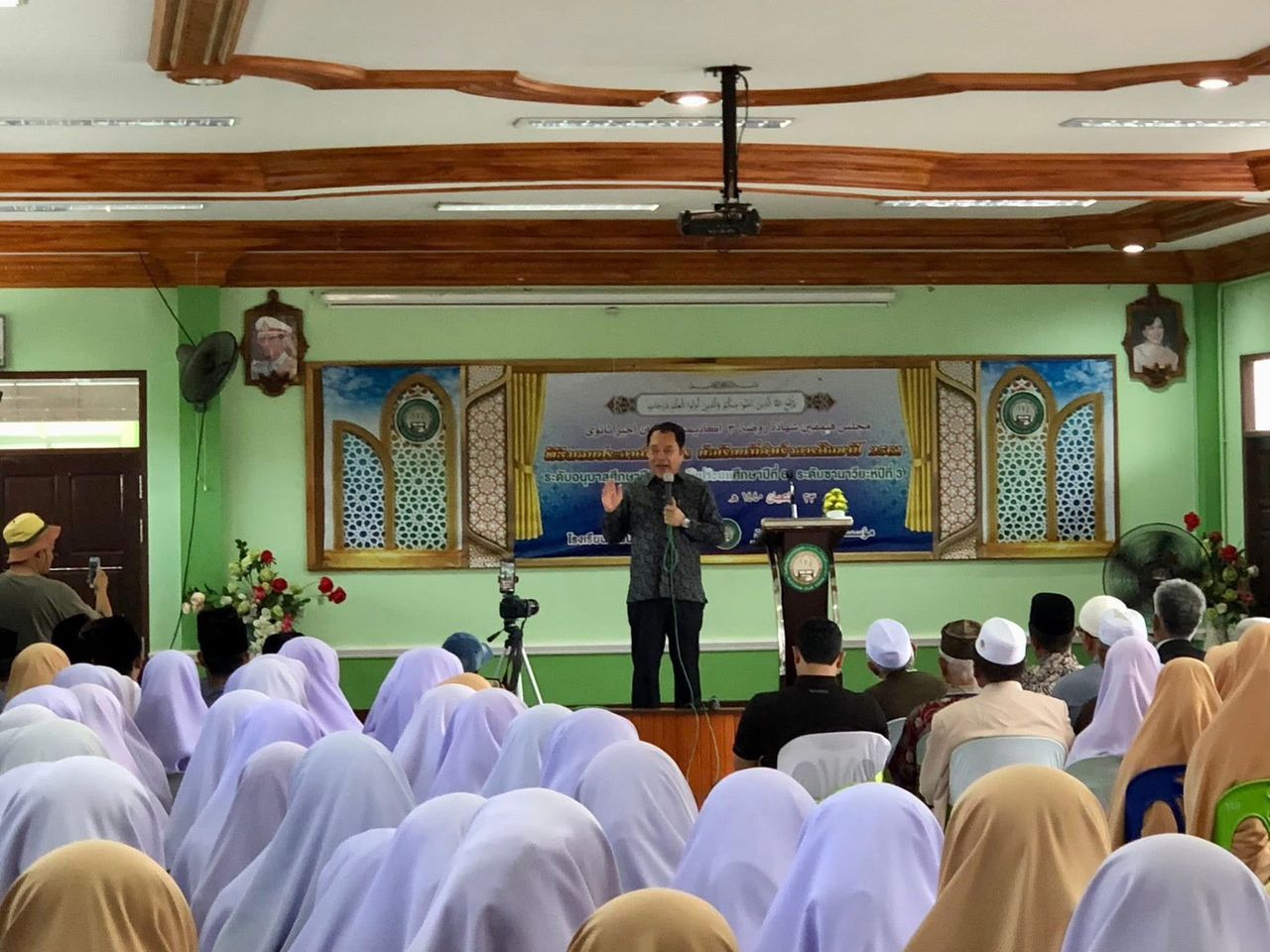 “塔维”突访“波纳帕明”伊斯兰学校，推出“人民建国”政策，公布修订2017年宪法计划，解决教育与南部冲突问题