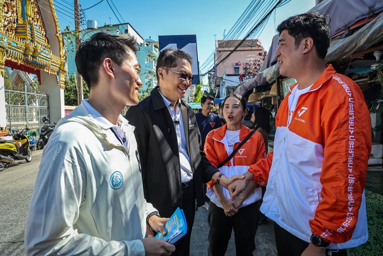 “翁阿差” 在曼谷展开竞选活动 向居民承诺这次一定选择民主党