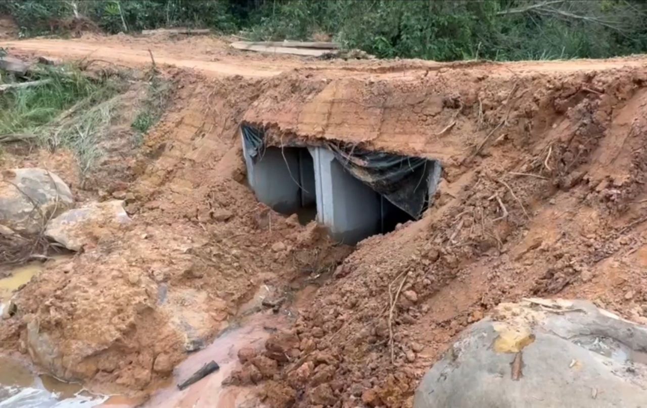 前往泰柬边界 支持游击队 开发路线-建设医疗掩体