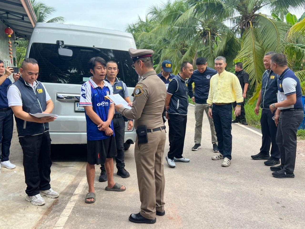 快讯！“大乌龟”率警队突袭抓捕前披集府住持黄色帮派前情人“西卡高尔夫”