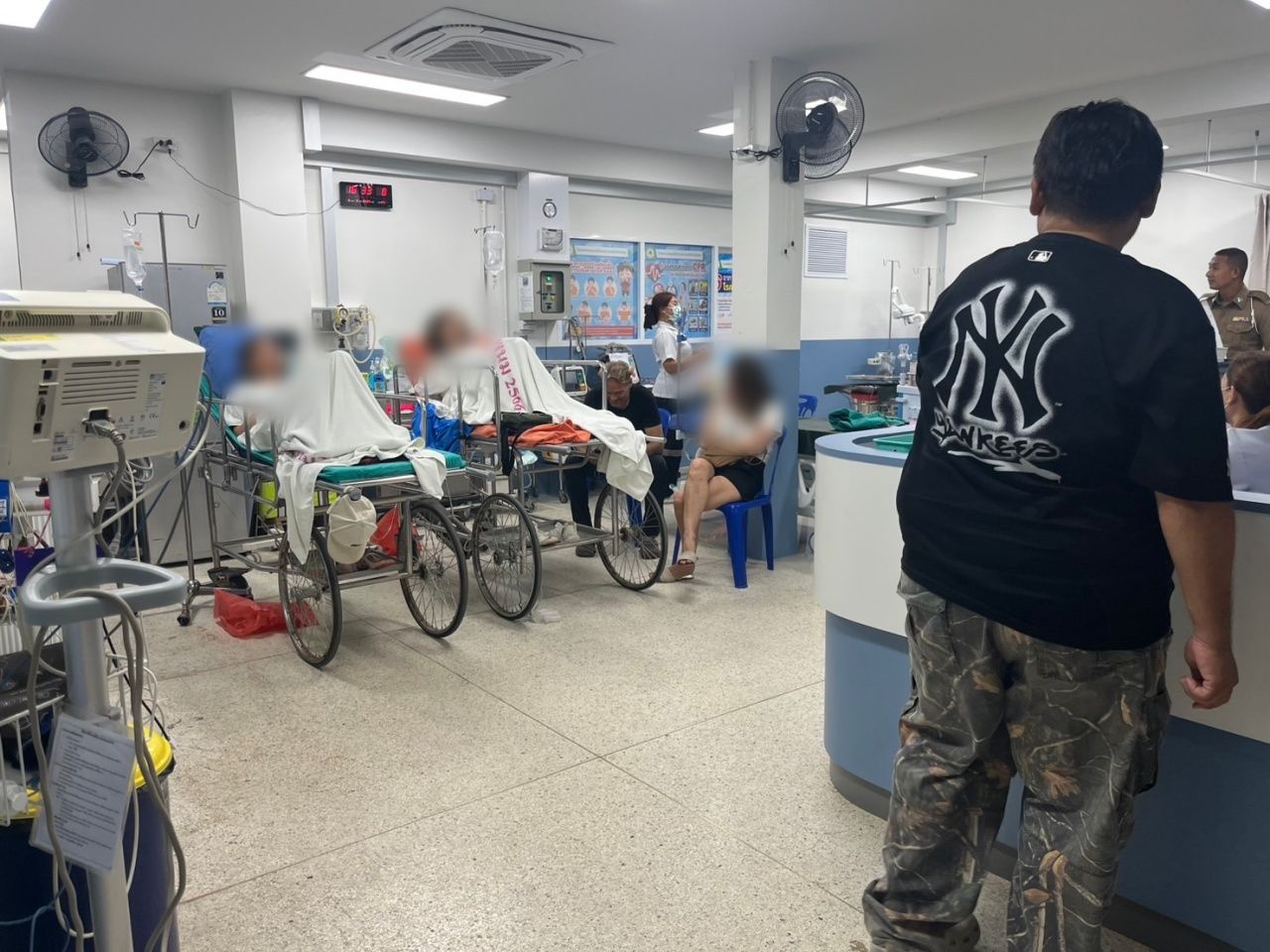 7名俄罗斯游客在食用野生水果后出现胸闷呕吐症状