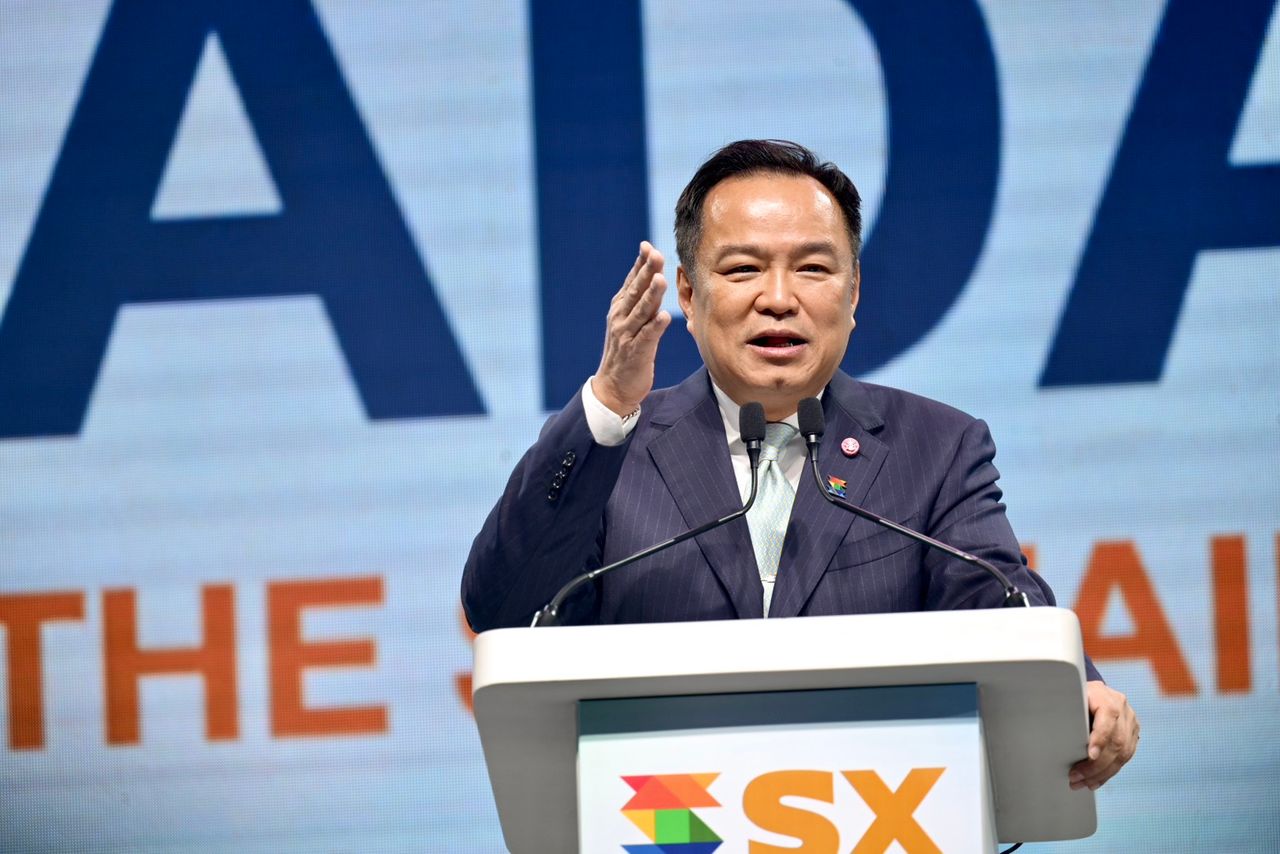 总理强调不要让政治家引导，称政府应帮助资本集团但不应被其引领