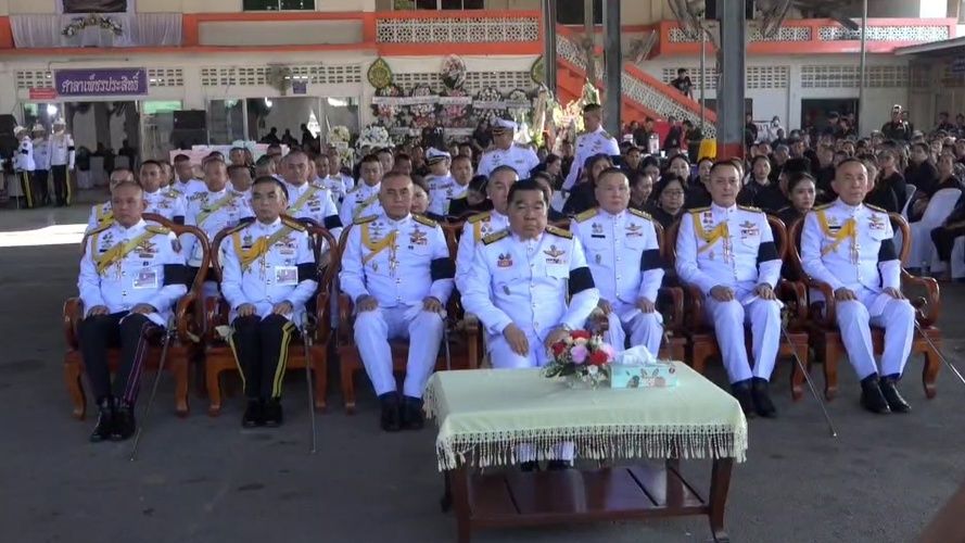 皇家火化仪式:三岁女儿挥手送别父亲“上士皮良尤·娜维拉伊加隆”