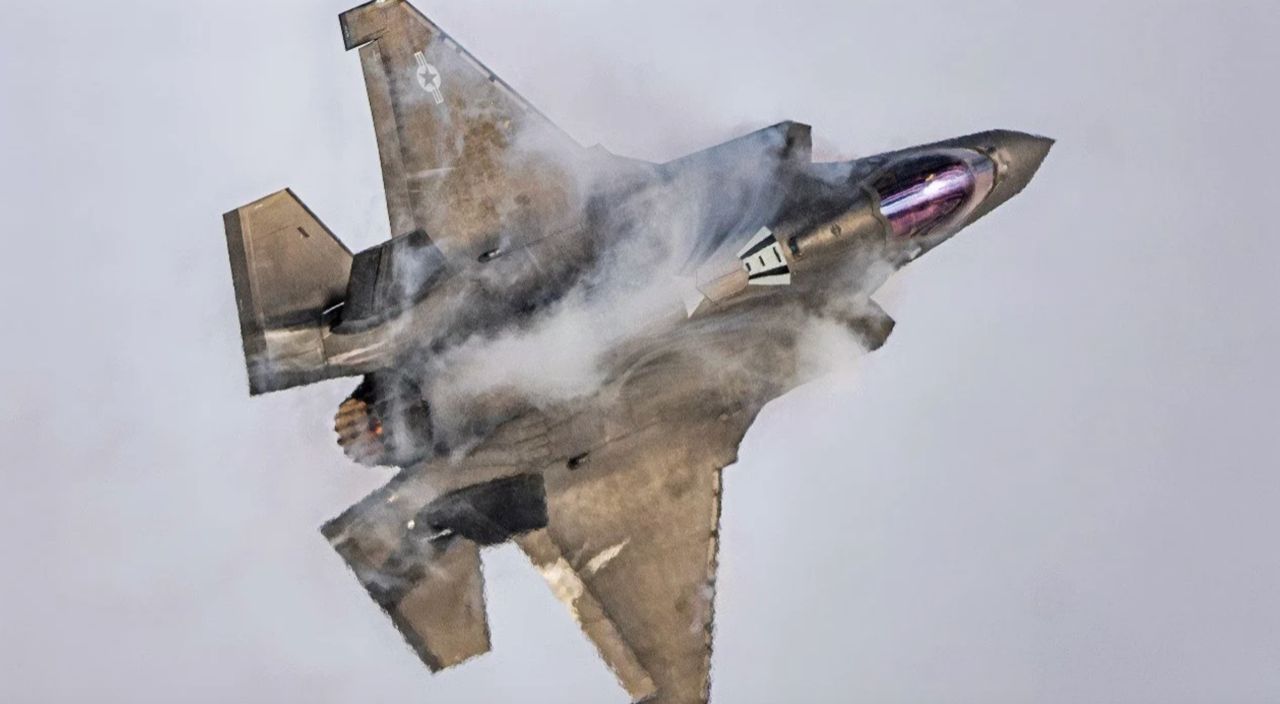 首次出现满意，8起坠机让人质疑：洛克希德马丁F-35 A闪电II